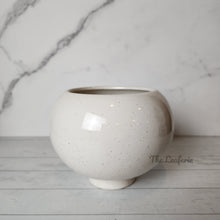 Load image into Gallery viewer, The Leaferie Odette white round ceramic pot.
