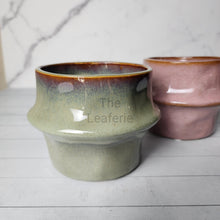 Load image into Gallery viewer, The Leaferie claude plant pot. ceramic 2 colours planter . front view . colour a
