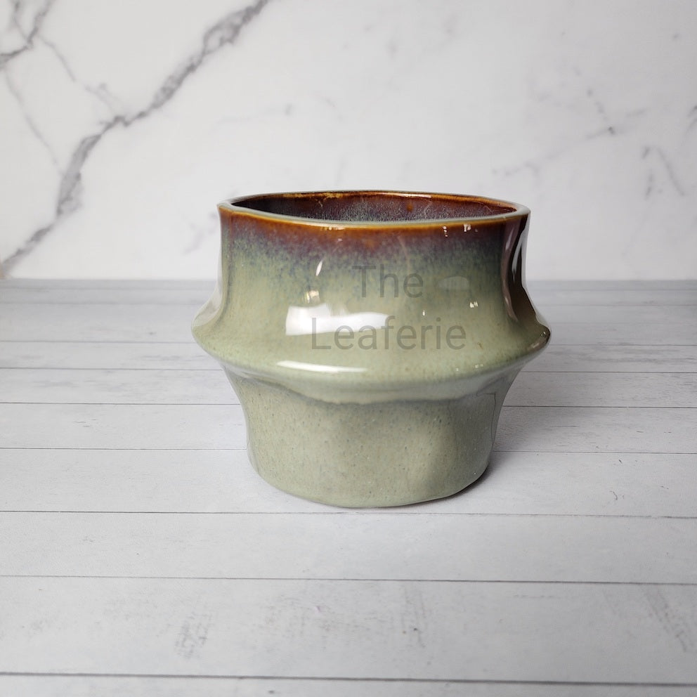The Leaferie claude plant pot. ceramic 2 colours planter . front view colour A
