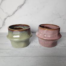 Load image into Gallery viewer, The Leaferie claude plant pot. ceramic 2 colours planter . front view 
