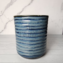 Load image into Gallery viewer, The Leaferie Armel plant pot. front view . blue colour planter close up
