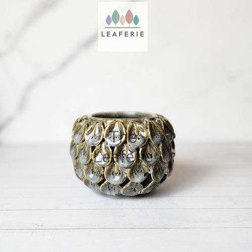The Leaferie Solonge ceramic flowerpot