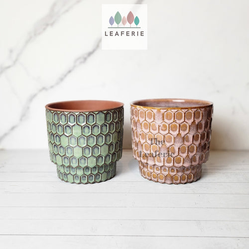 The Leaferie Maxence flowerpot. 2 colours . green and red ceramic pot