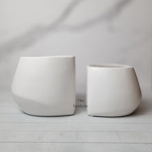Load image into Gallery viewer, The Leaferie Ines white pot. set of 2 pots joint together and can be separated
