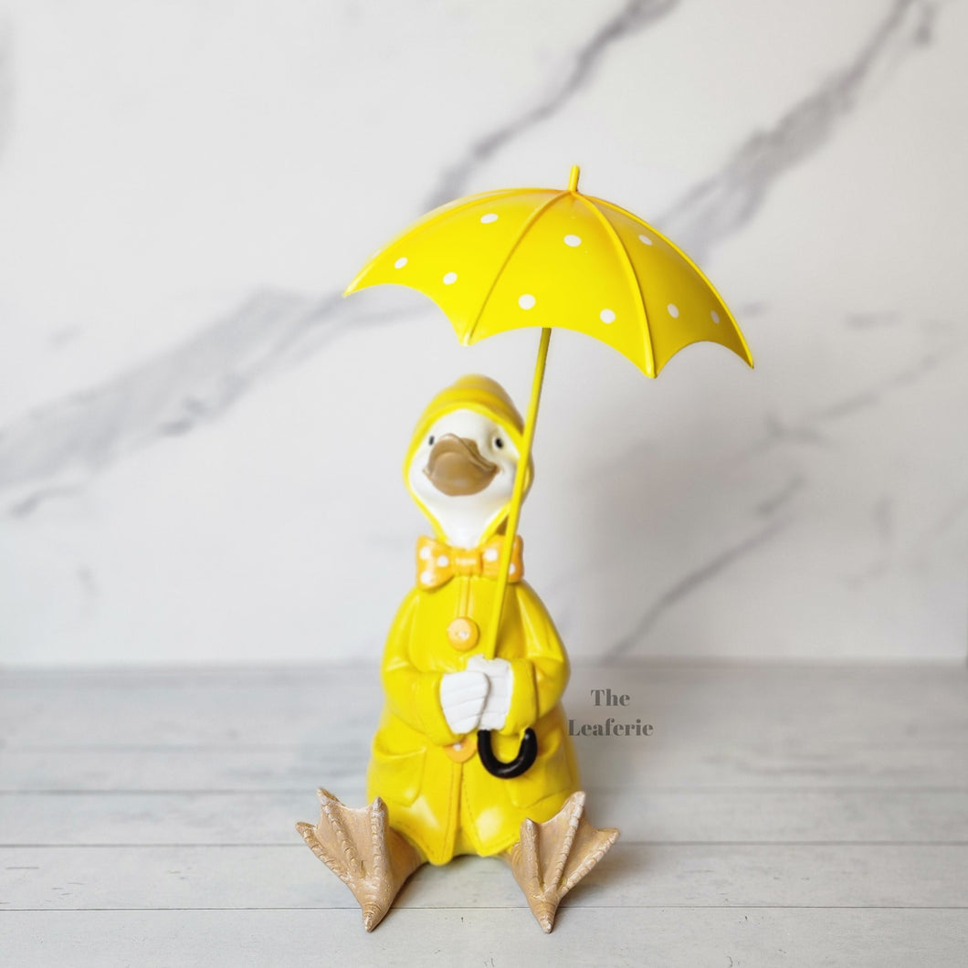 The Leaferie Damien the duck garden decoration.Yellow ducks with umbrella. 2 designs front view of Design B