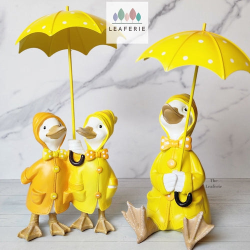The Leaferie Damien the duck garden decoration.Yellow ducks with umbrella. 2 designs front view
