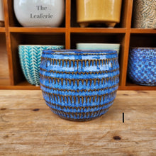 Load image into Gallery viewer, The Leaferie Mini pots series 3 . 12 designs ceramic small pots. view of design I
