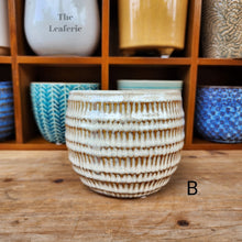 Load image into Gallery viewer, The Leaferie Mini pots series 3 . 12 designs ceramic small pots. view of design B
