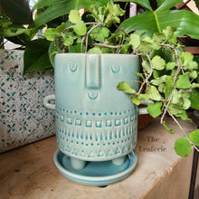 Load image into Gallery viewer, The Leaferie Deidre plant pot with tray. comes in 2 colours . Front view of design A close up
