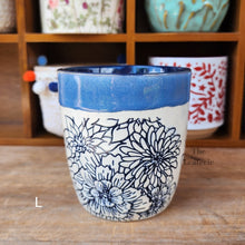 Load image into Gallery viewer, The Leaferie MIni Pots Series 4. 15 ceramic small pots designs. view of designs L

