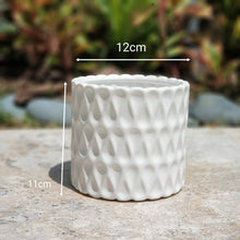 Load image into Gallery viewer, The Leaferie Dolomites plant pot white colour. front view size
